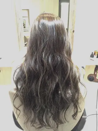 カラー 嶋村夏実🌼レイヤー 🌸白髪ぼかしのヘアスタイル