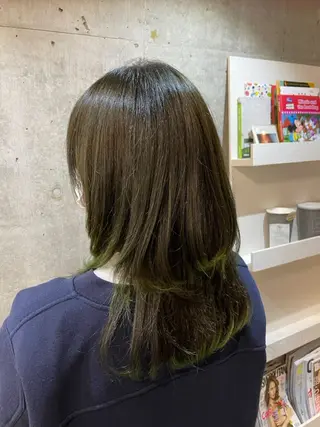 ロング タツキ／レイヤー／ パーマ／艶カラーのヘアスタイル