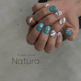 ネイル マツエク・マツパ アイブロウ beautyroom Naturaのネイルデザイン