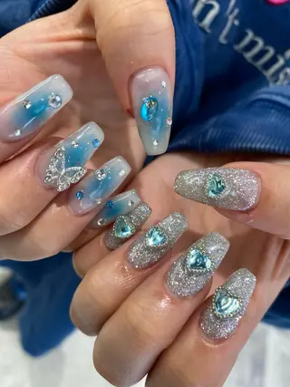 ネイル Shiori・:* 💫のネイルデザイン