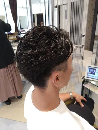 メンズ パーマ ショート 柏葉 和也のヘアスタイル