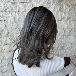 ミディアム カラー 🦖Maho🦖 ブリーチカラーのヘアスタイル