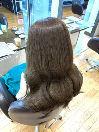 セミロング カラー 透明感美肌カラー/ 岡田澪香のヘアスタイル