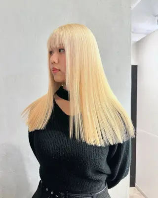 ロング カラー 艶髪ハイトーン ちひろ🌙+.°のヘアスタイル