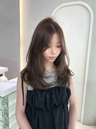 セミロング カラー GAGA所属・GAGA AMIKAのヘアスタイル