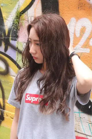 ロング ホワイト&レイヤーカ ットエクステ長畠俊輔のヘアスタイル