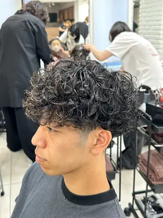 ショート パーマ メンズ フェザーパーマ職人 🪶ryosukeのヘアスタイル