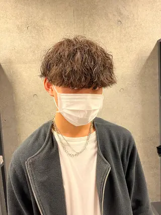 ミディアム メンズ SHOTA ハイライト/パーマのヘアスタイル