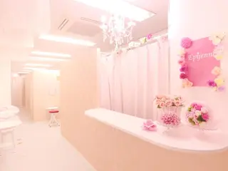 ネイル マツエク・マツパ キッズ ヘアアレンジ パーマ カラー セミロング 都度払い脱毛サロン エピジェンヌ新宿店のエステ・リラクイメージ