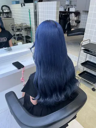 セミロング 寒色＆ブリーチ特化 寒色MiOのヘアスタイル