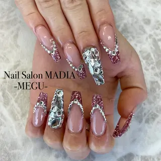 ネイル MADIA藤沢所属・MADIA MEGUのネイルデザイン