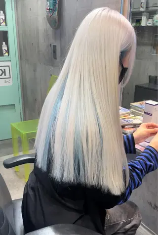 ロング カラー ホワイト&レイヤーカ ットエクステ長畠俊輔のヘアスタイル