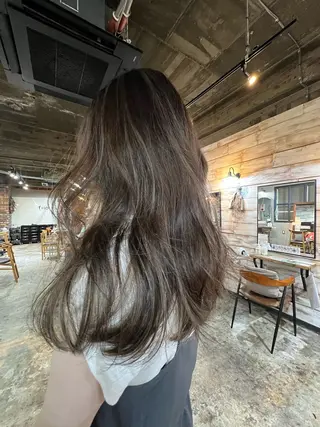 ミディアム カラー ツキノキ ミナのヘアスタイル