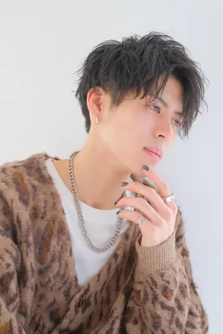 ショート パーマ ヘアアレンジ メンズ 艶髪✨寒色カラー✨ 翁長孝輔のヘアスタイル