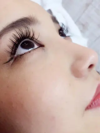 マツエク・マツパ シールエクステ/ ダブルカラー/茉央のヘアスタイル