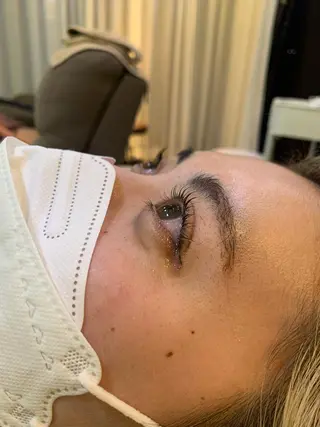 マツエク・マツパ ﾎｯﾄﾍﾟｯﾊﾟｰ に移行中【かな】のヘアスタイル