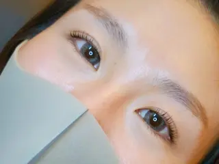 マツエク・マツパ まつげと眉毛の専門店 MeriSPAのマツエク・マツパデザイン