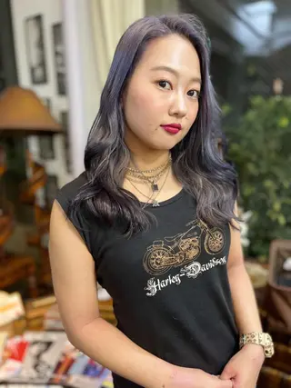 ロング カラー モモカ/ハイトーン /バレイヤージュのヘアスタイル