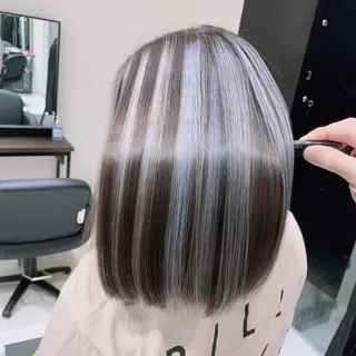 ミディアム カラー オフホワイトアンドなんば所属・福西 洋斗のヘアスタイル