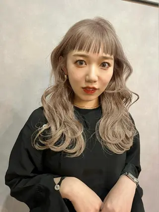 セミロング ハイトーンカラー🍑 心斎橋のヘアスタイル