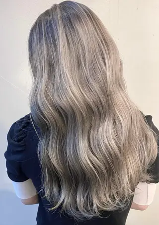ロング ハイトーンカラー/ YUTAのヘアスタイル