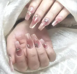 ネイル RAFFINE haru🦋🩵のネイルデザイン