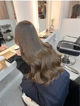 ロング カラー shiomiH/ HARUKAのヘアスタイル