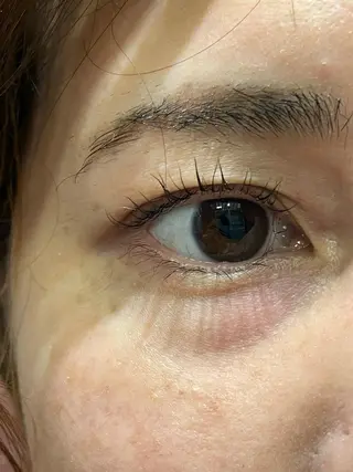 マツエク・マツパ cure所属・井上 真里奈のヘアスタイル