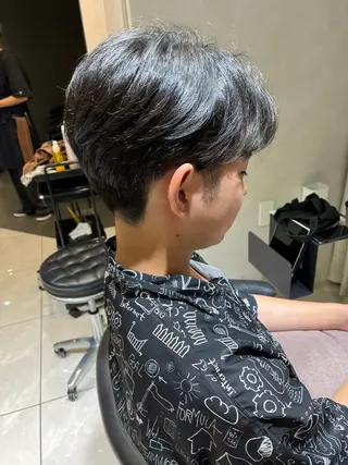 メンズ 韓国メンズ特化 ダウン・毛流れパーマのヘアスタイル