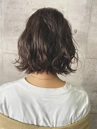 ミディアム カラー 岡本康平/ボブ /ブリーチ/レイヤーのヘアスタイル