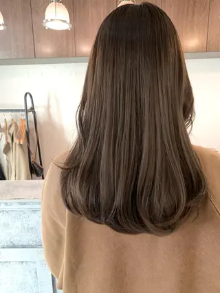 セミロング カラー conne&riri所属・MAYU 💚森下のヘアスタイル