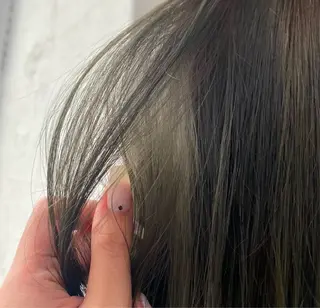 ロング カラー 青木 妃代梨のヘアスタイル