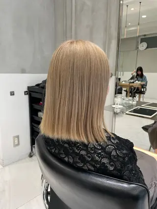 ミディアム 透明感ブリーチ カラー✨有坂映哉のヘアスタイル