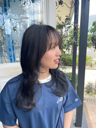 カラー 栗林 茉那のヘアスタイル