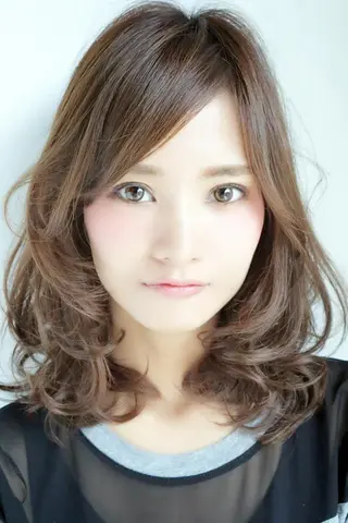 セミロング カラー ヤナ マネージャーのヘアスタイル