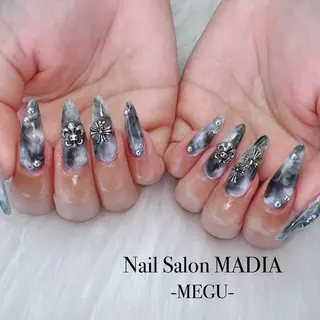 ネイル MADIA藤沢所属・MADIA MEGUのネイルデザイン
