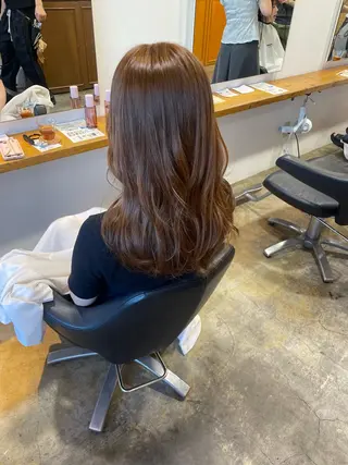 セミロング カラー MIOベージュカラー 柔らかいカラーのヘアスタイル