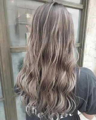 ロング カラー grow上野御徒町【グロウ】所属・ブリーチ・ハイトーン 特化🎉内山のヘアスタイル