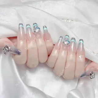 ネイル Queenie 🦋のネイルデザイン