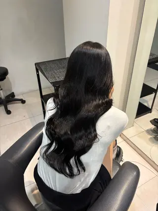 ロング オオムラ メイのヘアスタイル