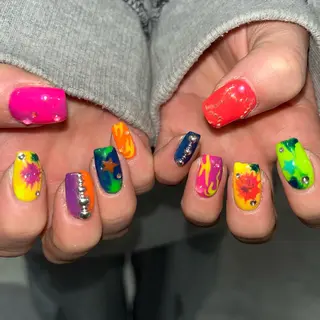 ネイル 🪐富島彩夏 /海外nail🪐のネイルデザイン