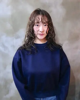 ロング カラー パーマ 木村陸弥 透明感/ 赤み消し/オリーブのヘアスタイル