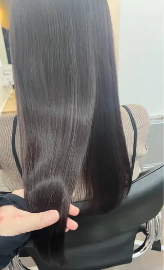 ロング カラー mai🐷髪質改善 🖤透ける暗髪🖤のヘアスタイル