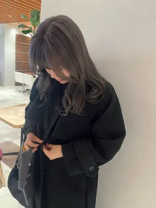 ロング カラー ブリーチなしカラー /ベージュカラーのヘアスタイル