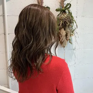 セミロング カラー ayano ．のヘアスタイル