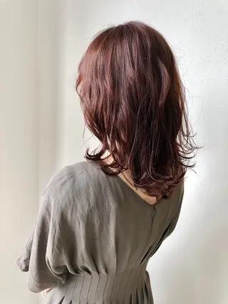 ミディアム カラー 岩田 萌那のヘアスタイル