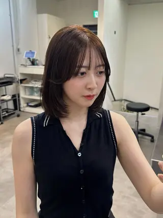 ミディアム ﾚｲﾔｰ/ﾊｲﾄｰﾝ WAKANAのヘアスタイル