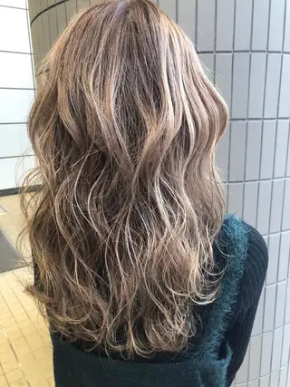 セミロング シールエクステ/ ハイトーンカラーのヘアスタイル