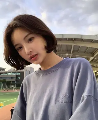 ミディアム 加藤木麻彩 NEROのヘアスタイル