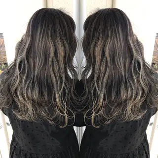 ロング カラー ヘアアレンジ メンズハイトーン メンズバレイヤージュのヘアスタイル